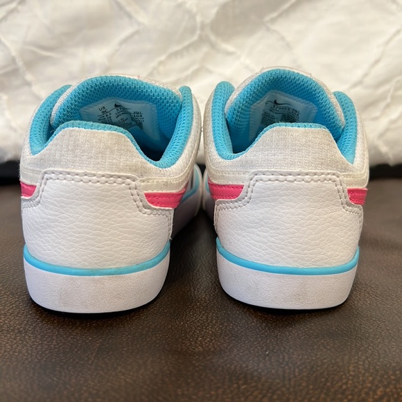 Nike Sneakers - Picture 7 of 11